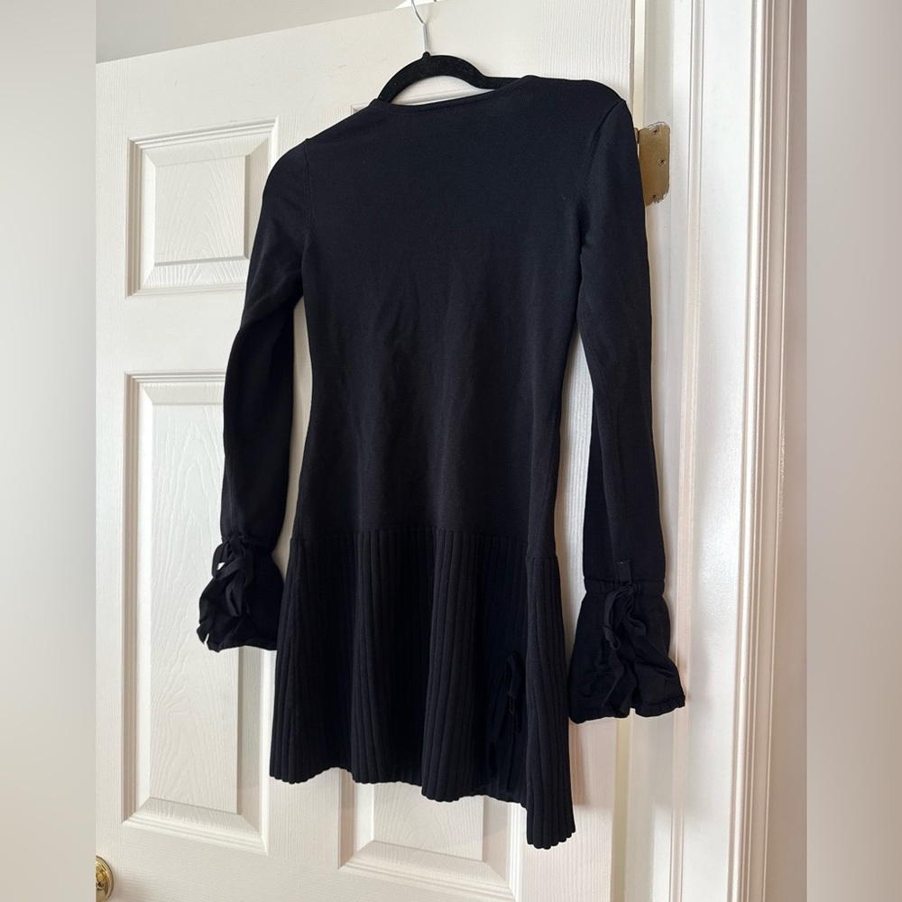 Elegant Black Long Sleeve Dress - Picture 2 of 4
